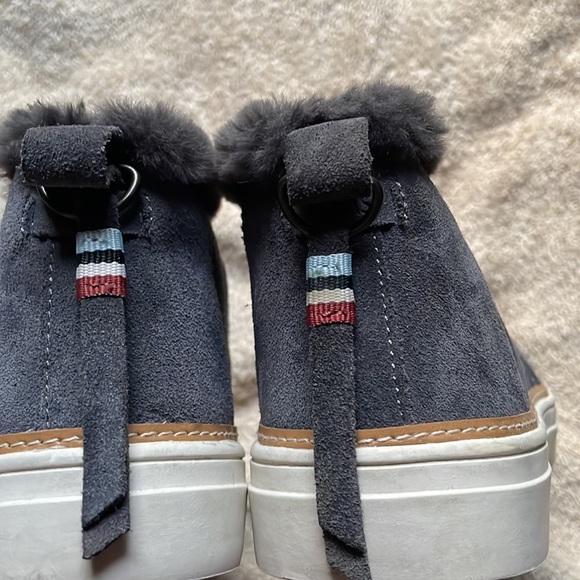 Toms size 9.5 gray suede ankle boots. - Picture 4 of 7